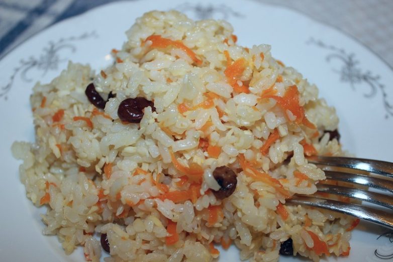 Рис с морковью, кокосом и пряностями