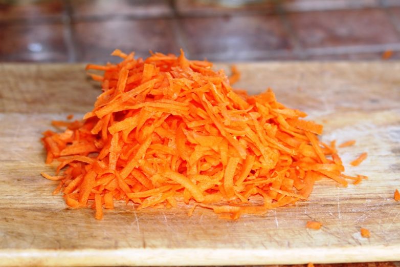 Куриные зразы с морковкой и луком
