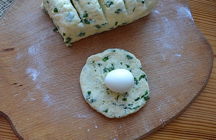 Сырные булочки с яйцом