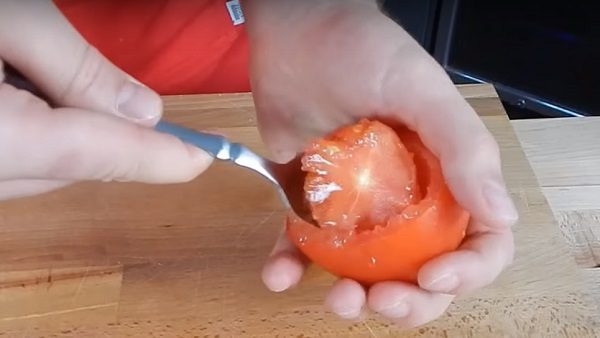 Запеченные помидоры с яйцом