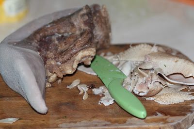 Говяжий язык фаршированный грибами