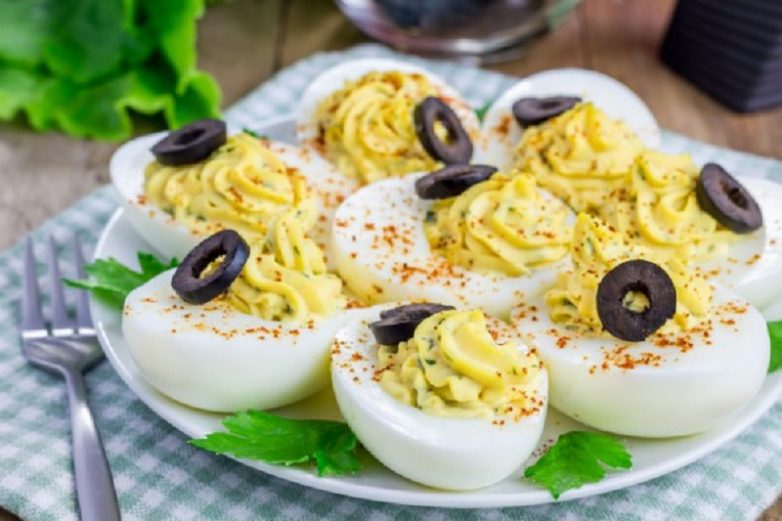 Фаршированные яйца - отличная закуска!
