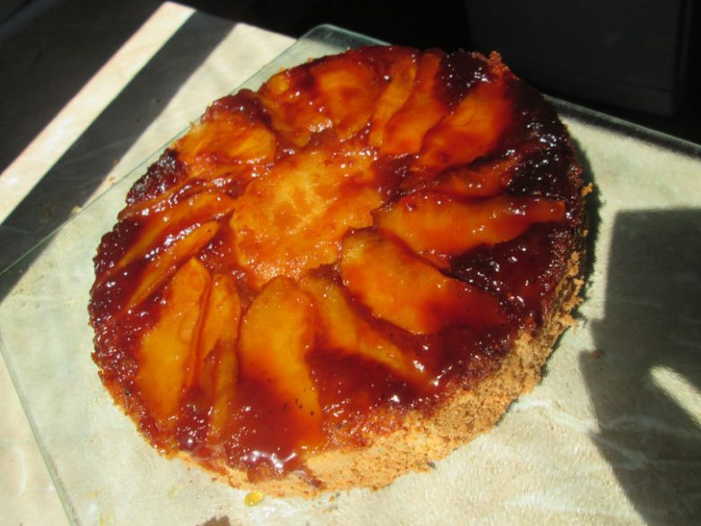 Бисквитный яблочный пирог
