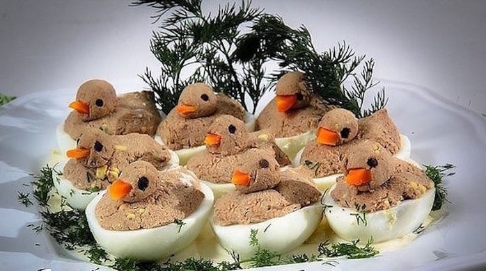Идеи подачи и 25 вариантов начинки для фаршированныхе яиц