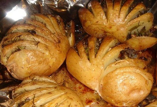5 вкусных рецептов печеной картошки в духовке