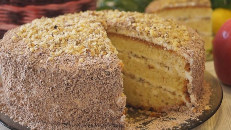 Быстрый и простой торт «Сметанник» с орехами!