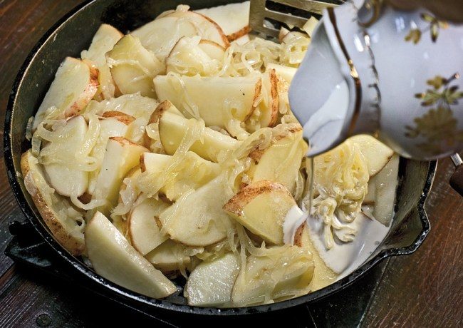 Картофель томленый с луком