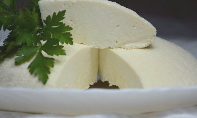 Сыр из молока за 10 минут + время на стекание сыворотки (без специальных ферментов)