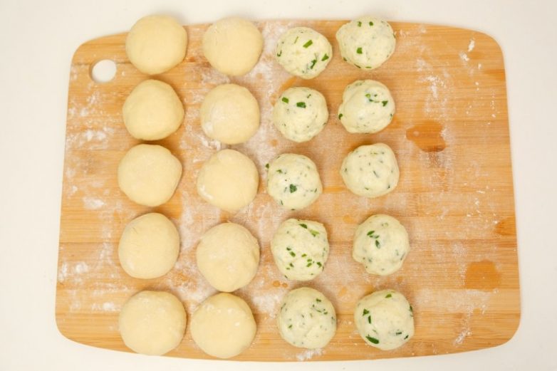Хычины: обалденные лепешки на кефире с сыром и картошкой