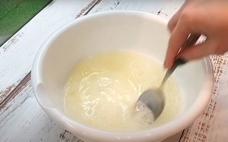 Эластичное тесто для пельменей с уксусом и яйцом