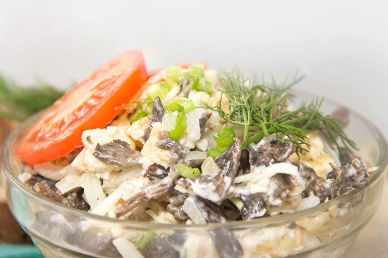 Салат с куриной печенью и грибами «Сеньора»