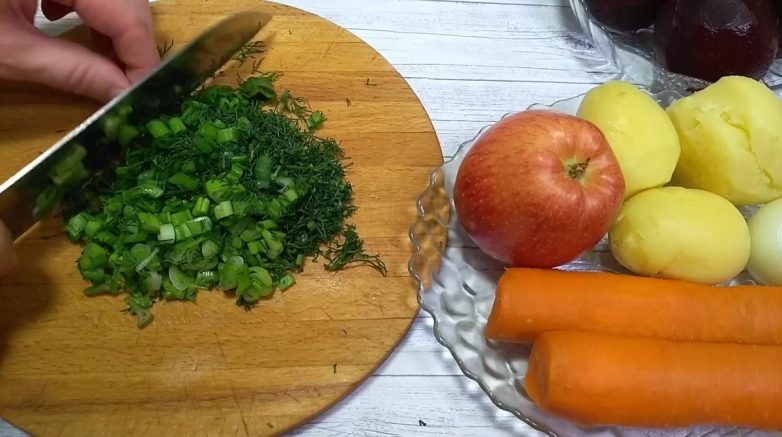 Эстонский салат с селедкой и свеклой  «Росолье»