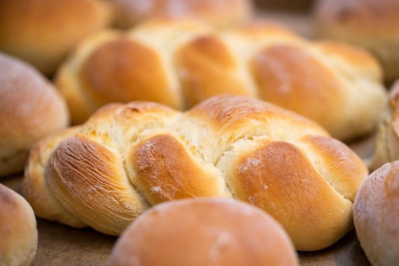 Простой домашний пшеничный хлеб