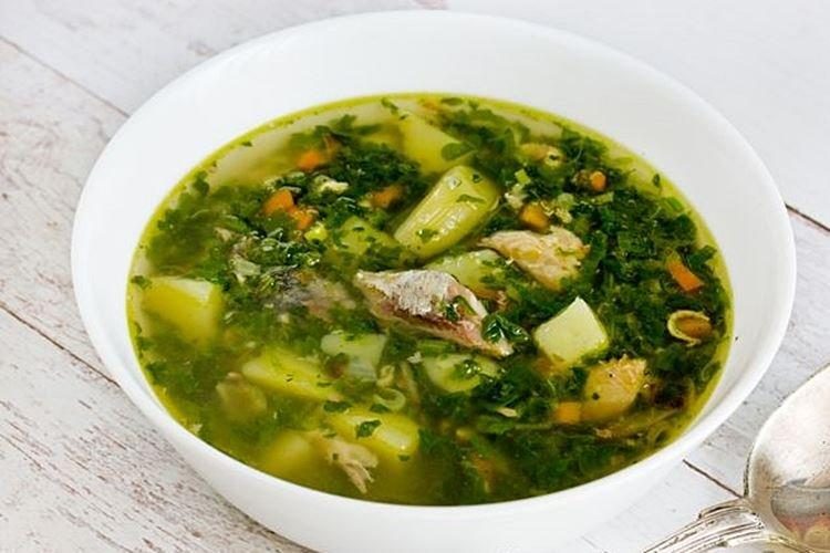 10 простых рыбных супов из консервированной сайры
