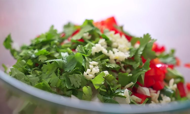 Простой диетический салат с фасолью