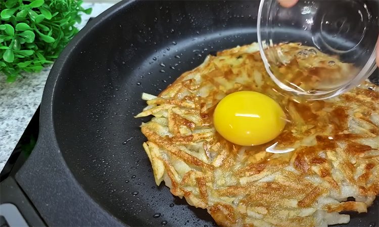 Быстрый завтрак из картошки яйца