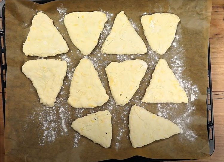 Быстрые треугольники на кефире вместо хлеба