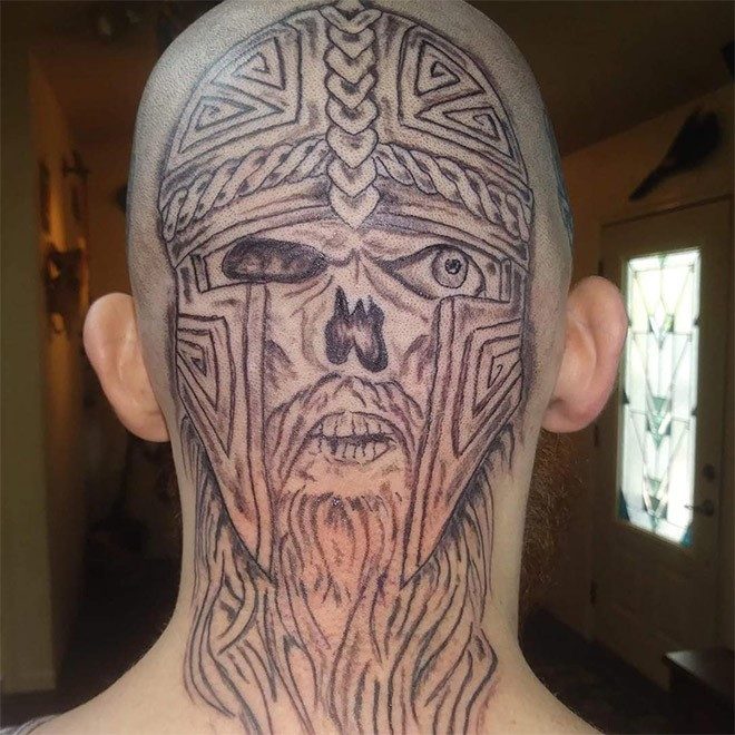 Когда люди экономят на татуировках