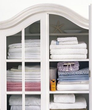 Хранение одеял и подушек в шкафу