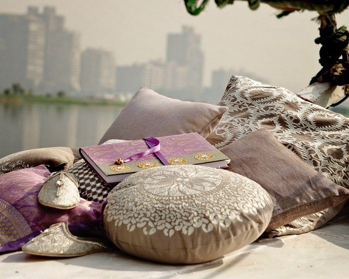 Диванные подушки: яркие идеи, фантастические воплощения!