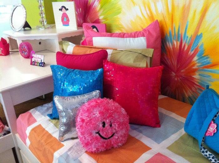 Диванные подушки: яркие идеи, фантастические воплощения!