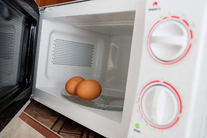 Сохранить здоровье и кухню: запреты для микроволновой печи