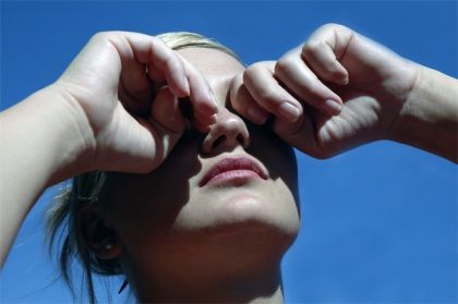 6 простых способов снять усталость глаз