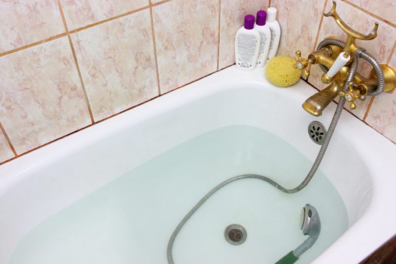 2 эффективных средства для борьбы с плесенью в ванной