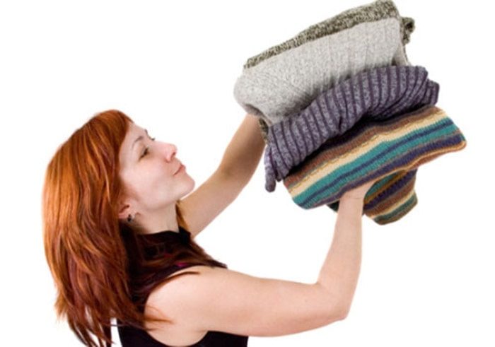 6 проверенных способов избавиться от запаха на одежде