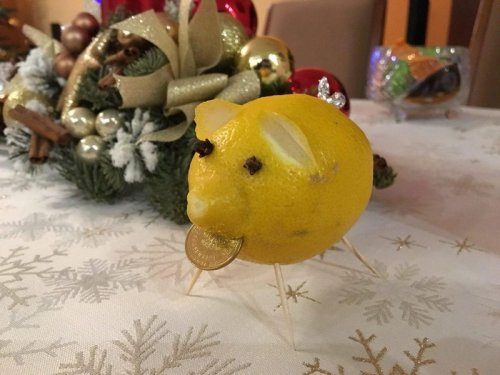 Мировая новогодняя традиция «Хрюшки из лимона»