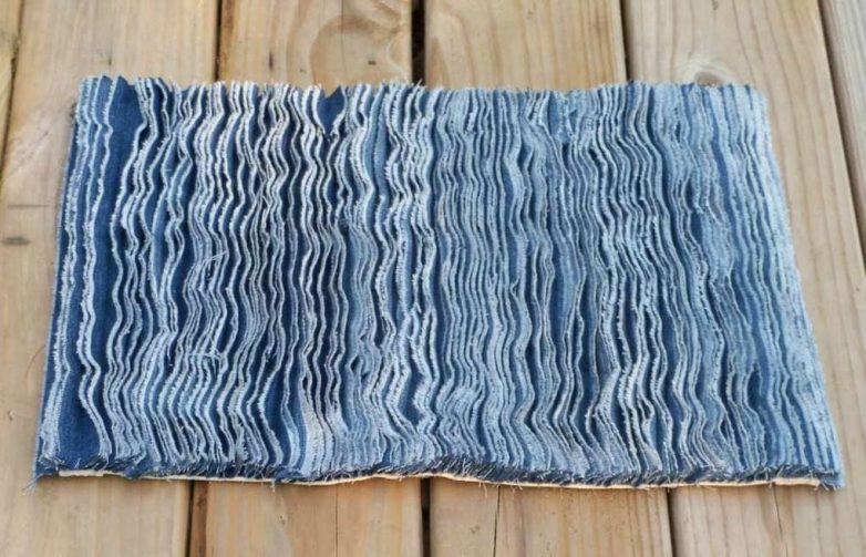15 идей стильных ковриков из старых джинс