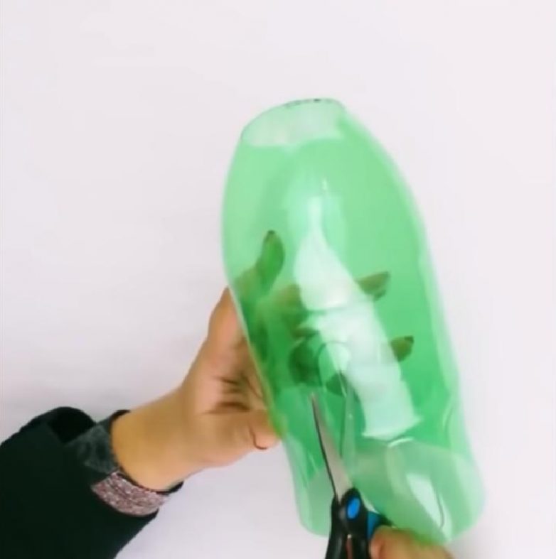 Метла для дачи из пластиковых бутылок