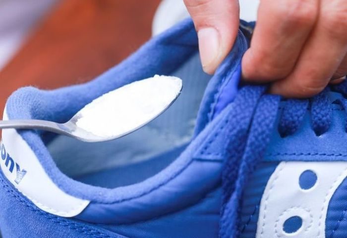 Проверенные средства, которые уберут любой неприятный запах из обуви