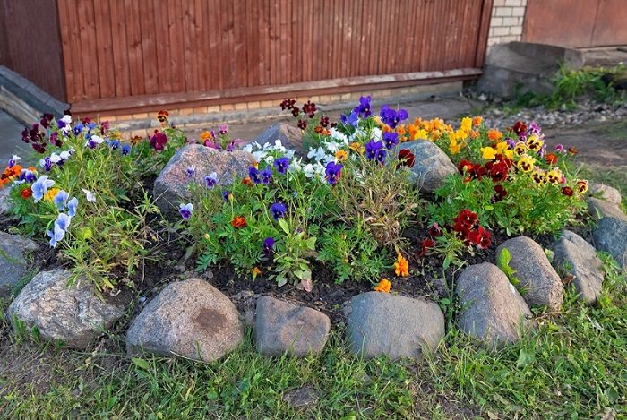 Как оформить сад к весне