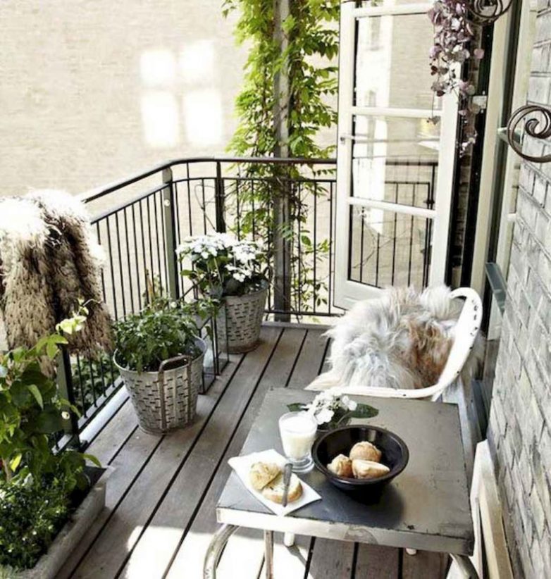 Уютный балкон в скандинавском стиле