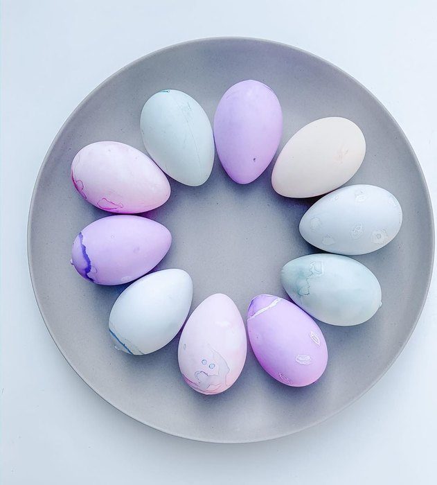 8 натуральных способов окрашивания пасхальных яиц