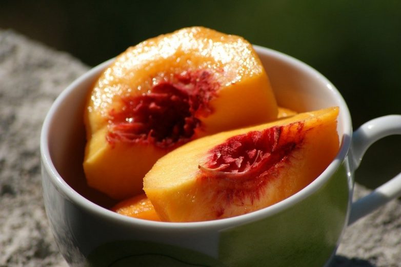 Как выбрать сладкие персики