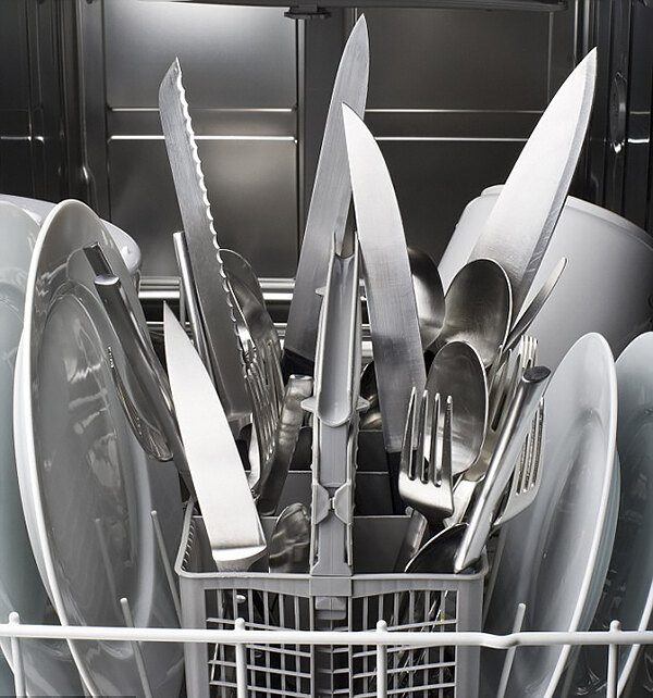 Вещи, которые никогда нельзя класть в посудомоечную машину