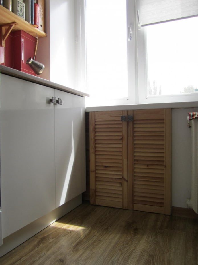 Использование места под окном в крошечных кухнях
