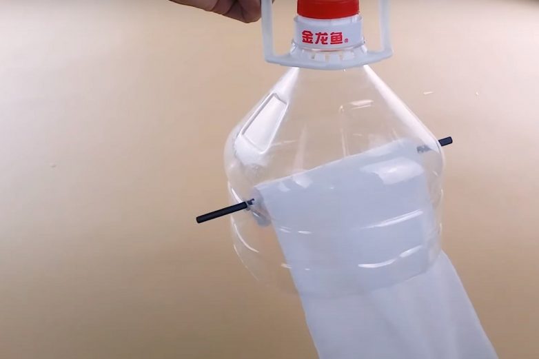 Что можно сделать с пластиковыми бутылками, если их слишком много накопилось
