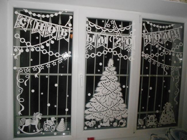 Идеи для украшения вашего окна к новому году