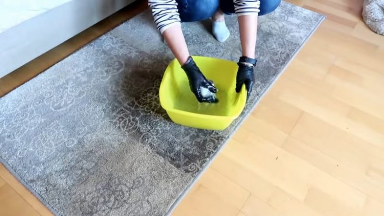 Как быстро и просто почистить палас или ковёр