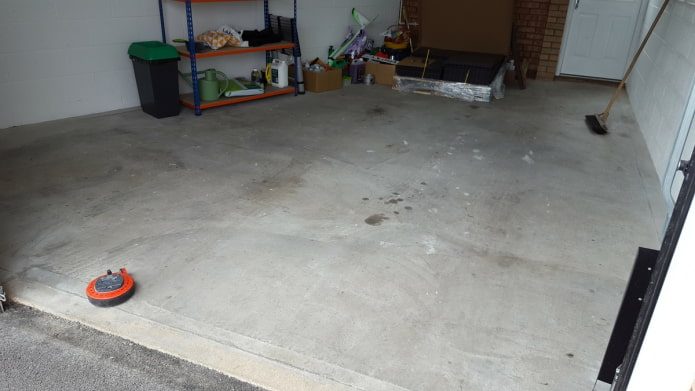 Как избавиться от пыли на бетонном полу в гараже