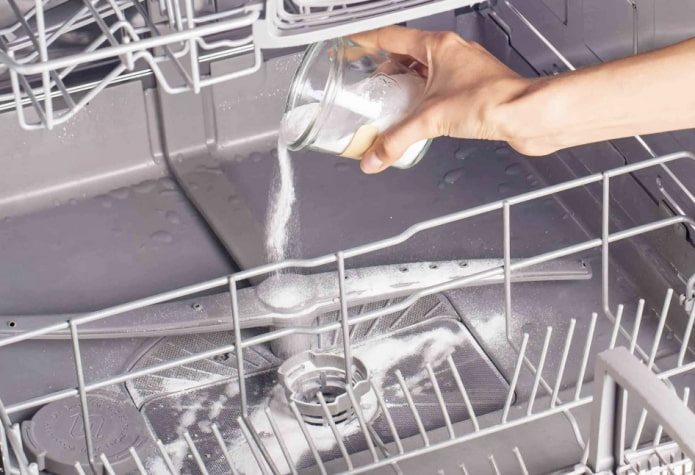 Как без труда почистить посудомоечную машину
