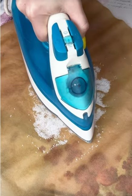 Зачем домохозяйки гладят соль