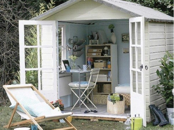 Еще один вариант летнего домика для детей