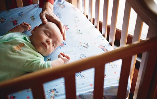 Что делать, если новорожденный плохо спит?
