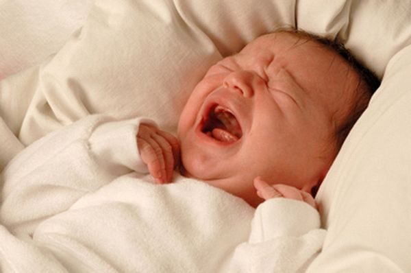 Плач перед сном не вредит младенцам