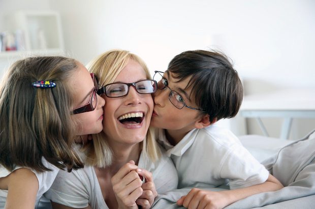 Как приучить ребенка носить очки?