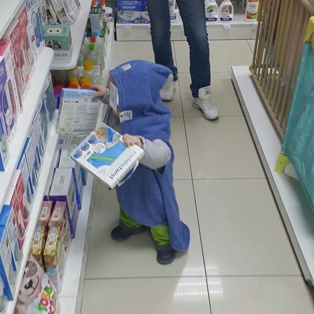 Детишки в магазине